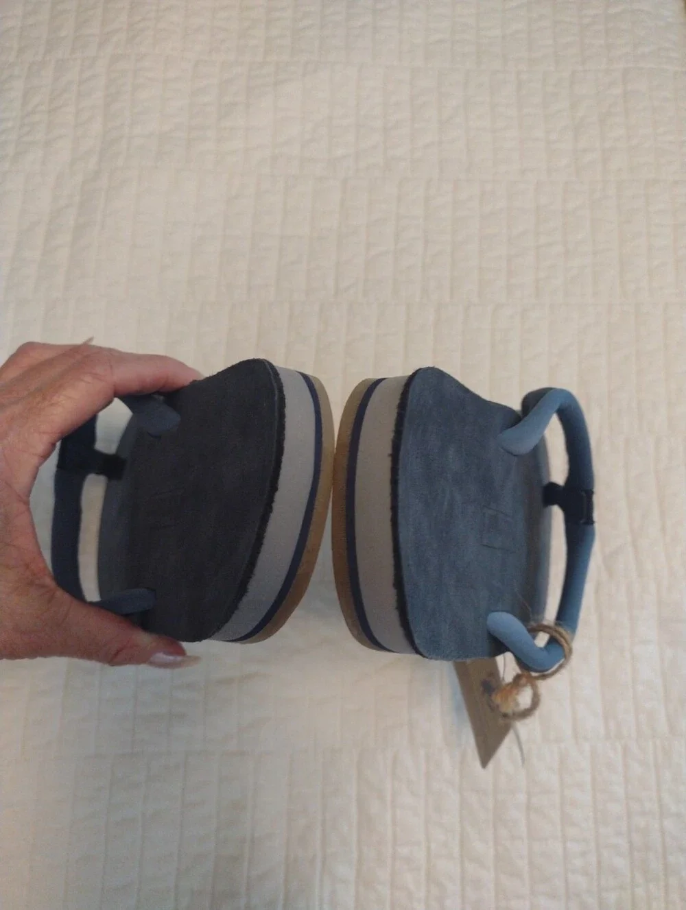 New Hari Mari Pier Mens 9  Flip-Flops Navy Blue Water Resistant Leather NWT